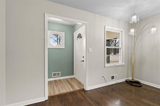 9052 E 59th Street, Raytown, MO 64133