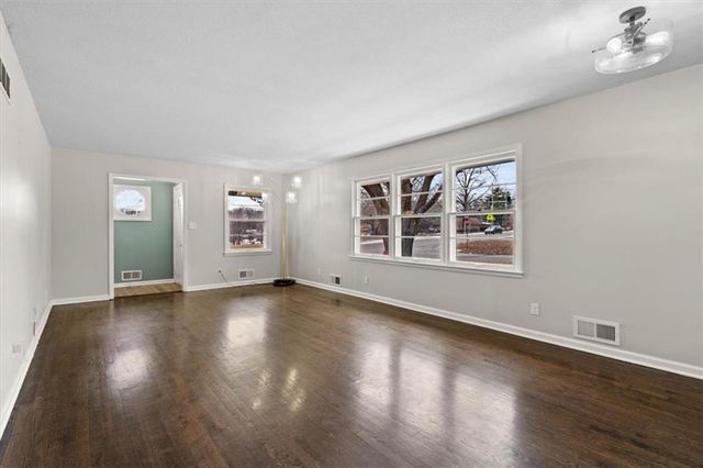 9052 E 59th Street, Raytown, MO 64133