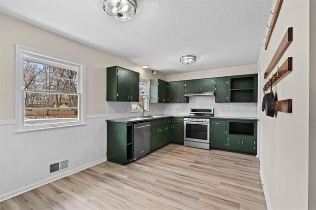 9052 E 59th Street, Raytown, MO 64133