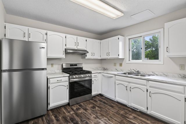3429 Pilgrim Lane N, Plymouth, MN 55441