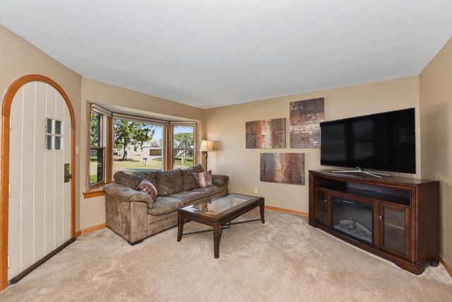 18525 Pleasant STREET, Brookfield, WI 53045