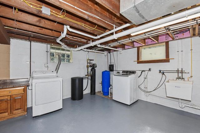 18525 Pleasant STREET, Brookfield, WI 53045