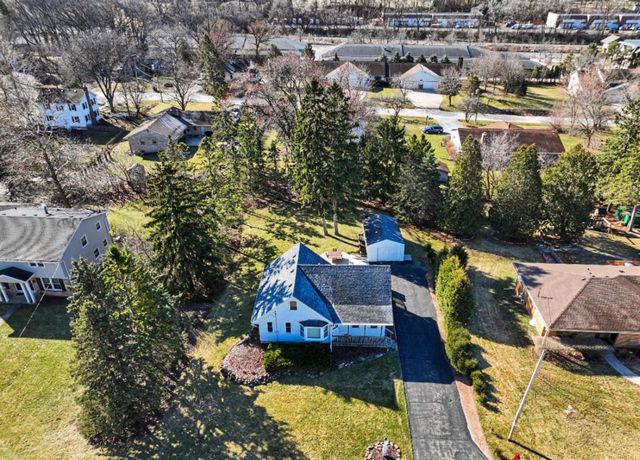 18525 Pleasant STREET, Brookfield, WI 53045