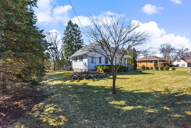 18525 Pleasant STREET, Brookfield, WI 53045