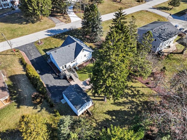 18525 Pleasant STREET, Brookfield, WI 53045