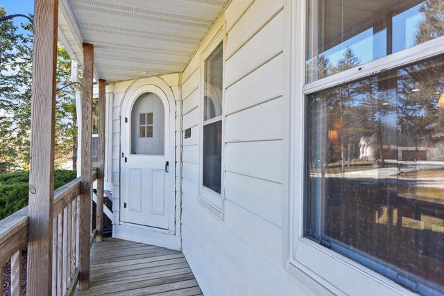 18525 Pleasant STREET, Brookfield, WI 53045