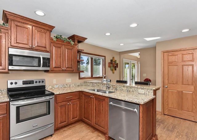 18525 Pleasant STREET, Brookfield, WI 53045