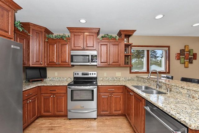 18525 Pleasant STREET, Brookfield, WI 53045