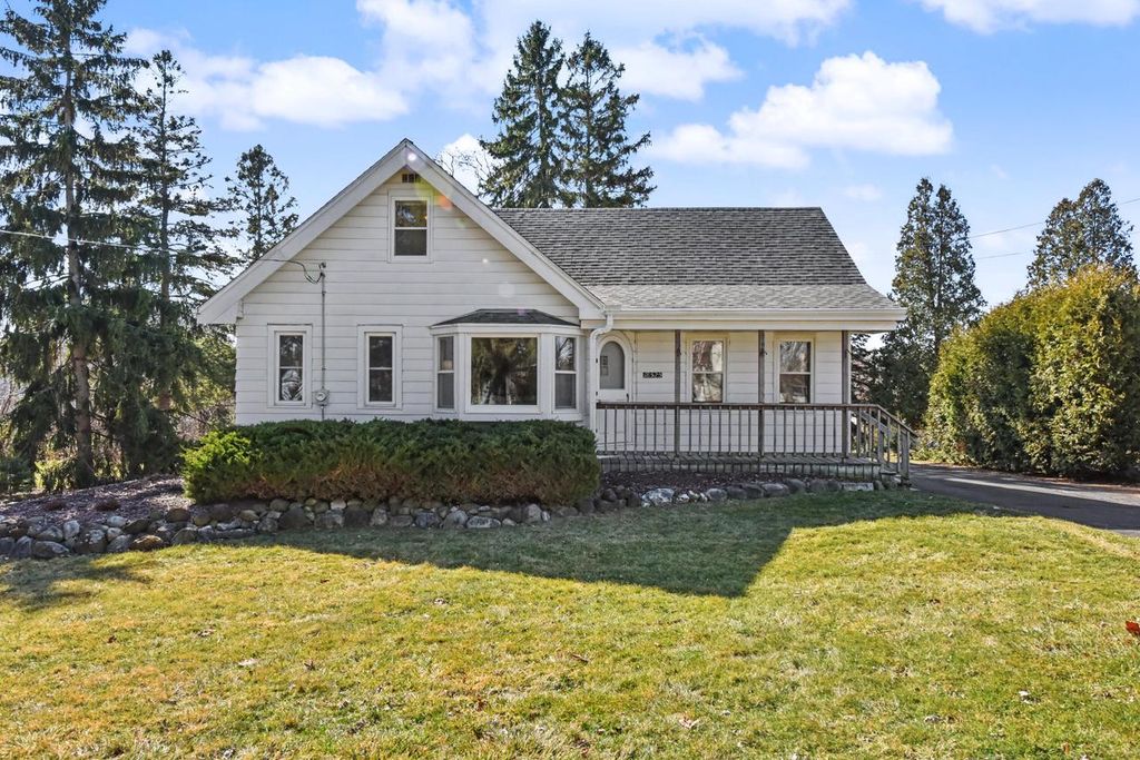 18525 Pleasant STREET, Brookfield, WI 53045