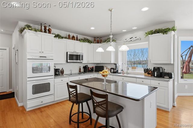 656 Overlook Drive, Oxford, MI 48371