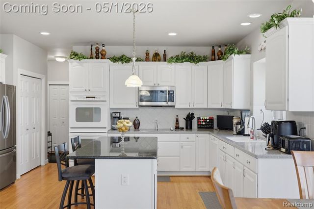 656 Overlook Drive, Oxford, MI 48371