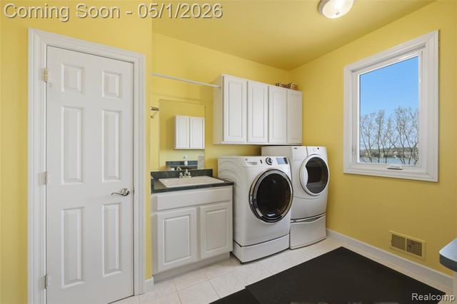 656 Overlook Drive, Oxford, MI 48371