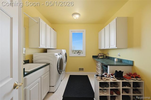 656 Overlook Drive, Oxford, MI 48371