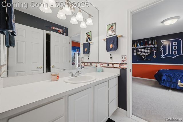 656 Overlook Drive, Oxford, MI 48371