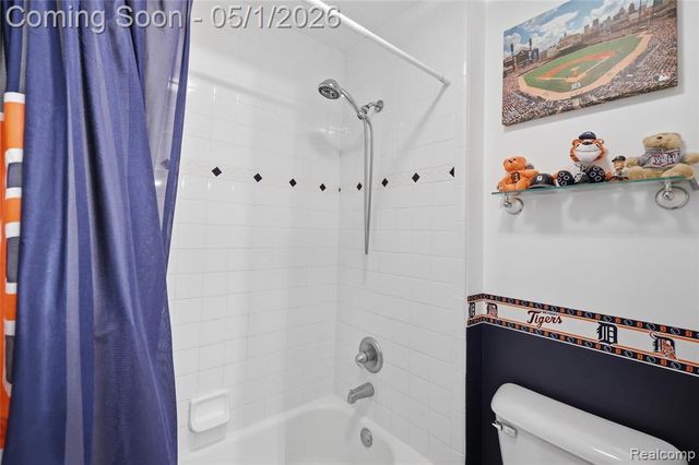 656 Overlook Drive, Oxford, MI 48371