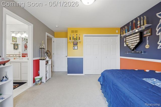 656 Overlook Drive, Oxford, MI 48371