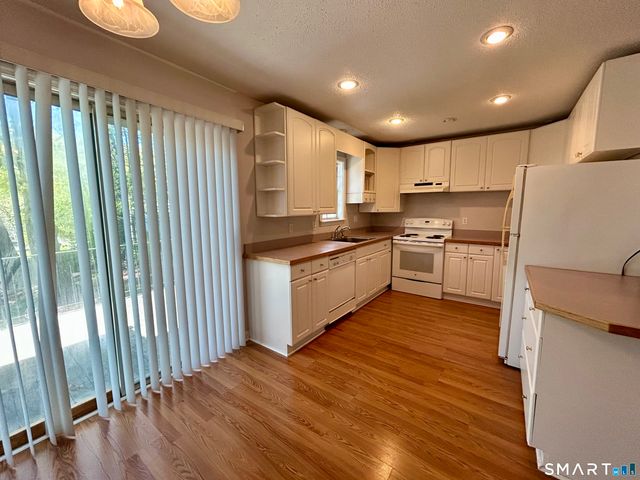 19 Surrey Lane 19, Torrington, CT 06790