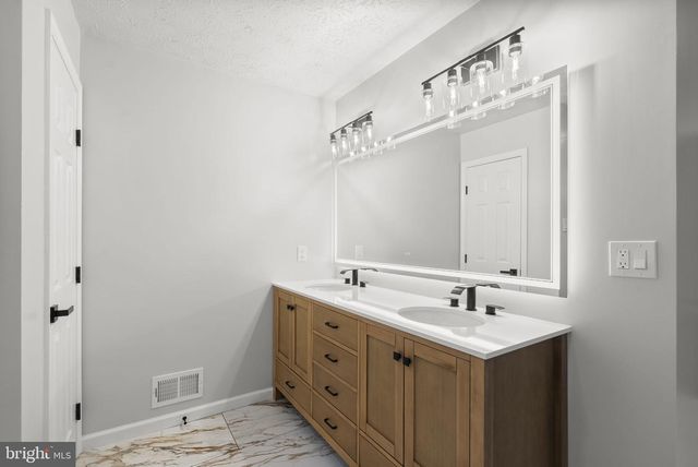 6113 OMAR, Upper Marlboro, MD 20772
