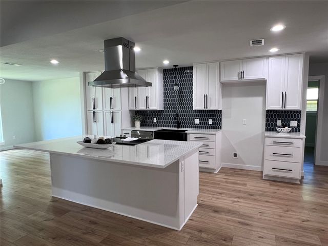 2809 Mollimar Drive, Plano, TX 75075