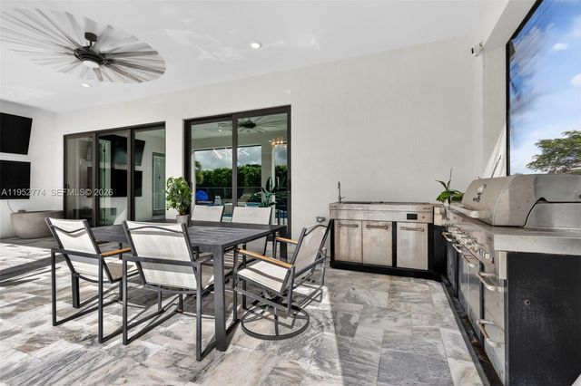 8426 Vaulting Dr, Lake Worth, FL 33467