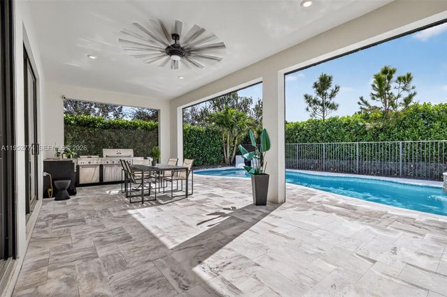 8426 Vaulting Dr, Lake Worth, FL 33467