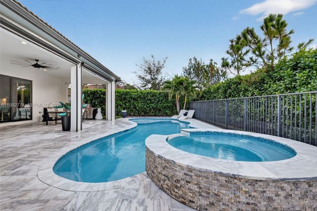 8426 Vaulting Dr, Lake Worth, FL 33467