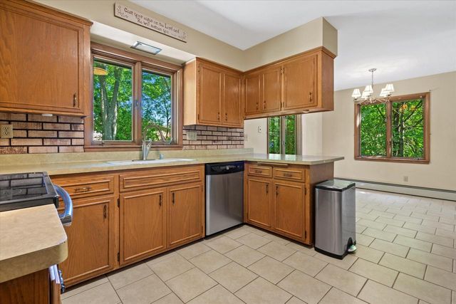 N89W17089 Highland COURT, Menomonee Falls, WI 53051