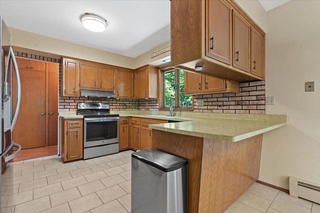 N89W17089 Highland COURT, Menomonee Falls, WI 53051