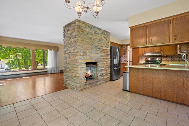 N89W17089 Highland COURT, Menomonee Falls, WI 53051