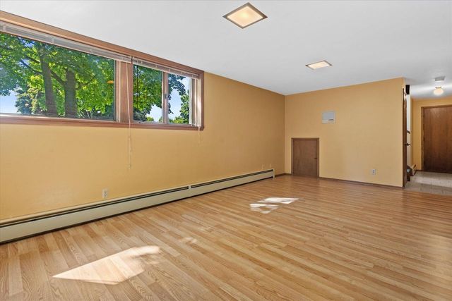 N89W17089 Highland COURT, Menomonee Falls, WI 53051