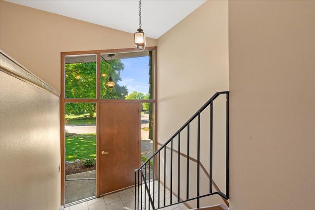 N89W17089 Highland COURT, Menomonee Falls, WI 53051