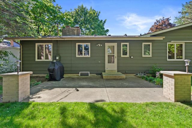 N89W17089 Highland COURT, Menomonee Falls, WI 53051