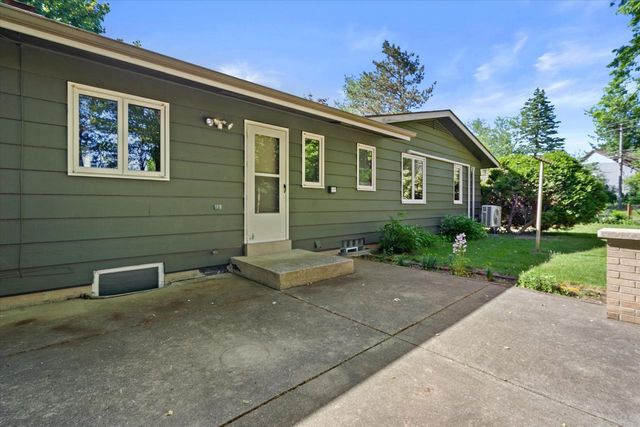 N89W17089 Highland COURT, Menomonee Falls, WI 53051