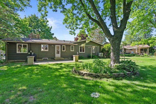 N89W17089 Highland COURT, Menomonee Falls, WI 53051