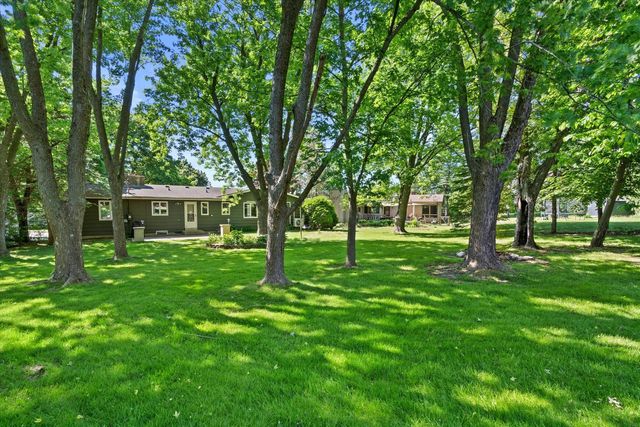 N89W17089 Highland COURT, Menomonee Falls, WI 53051