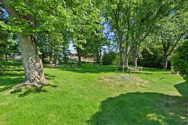 N89W17089 Highland COURT, Menomonee Falls, WI 53051