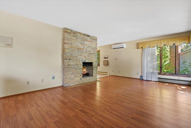 N89W17089 Highland COURT, Menomonee Falls, WI 53051