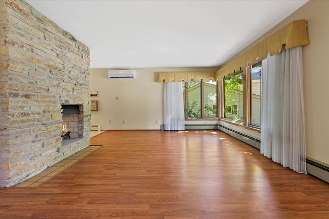 N89W17089 Highland COURT, Menomonee Falls, WI 53051