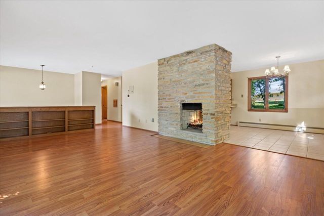 N89W17089 Highland COURT, Menomonee Falls, WI 53051