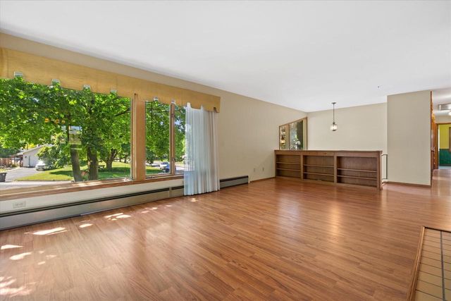 N89W17089 Highland COURT, Menomonee Falls, WI 53051