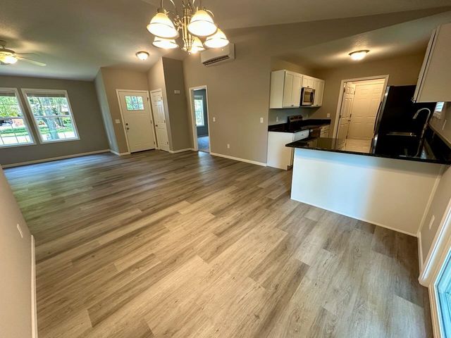 2588 E Greendale Drive, Saginaw, MI 48603