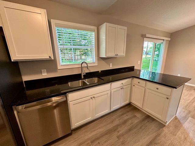 2588 E Greendale Drive, Saginaw, MI 48603