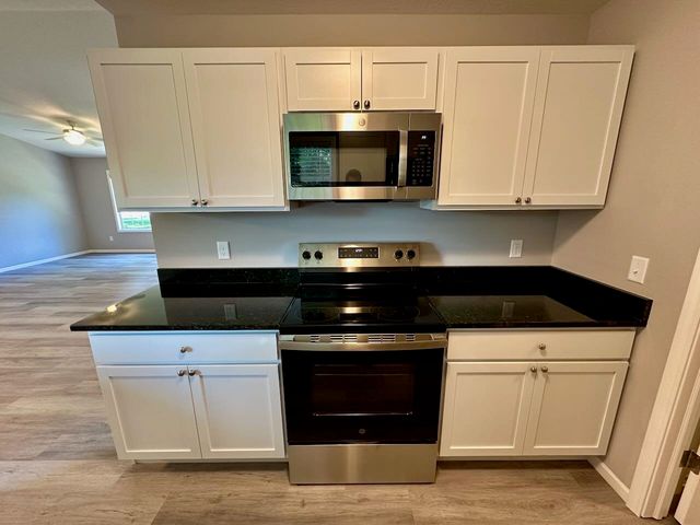 2588 E Greendale Drive, Saginaw, MI 48603