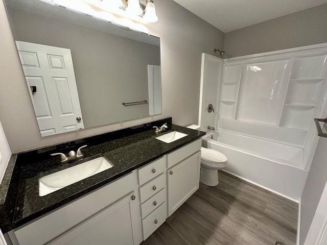 2588 E Greendale Drive, Saginaw, MI 48603