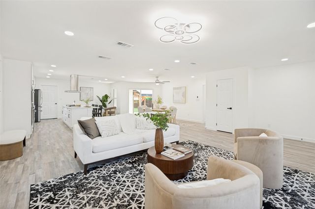 6329 E Lovers Lane, Dallas, TX 75214