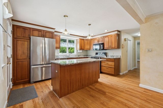 6 Anna Street, Chelmsford, MA 01863