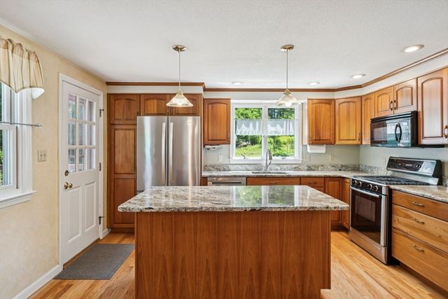 6 Anna Street, Chelmsford, MA 01863