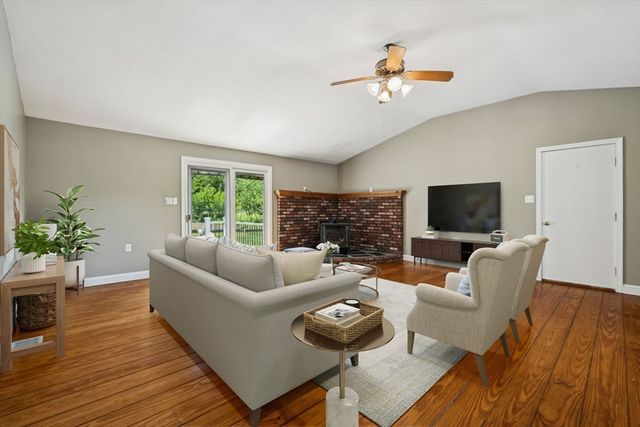 6 Anna Street, Chelmsford, MA 01863