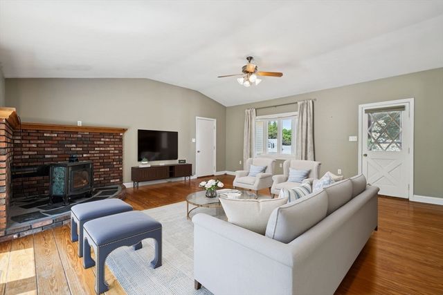 6 Anna Street, Chelmsford, MA 01863