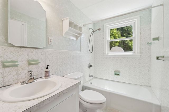 6 Anna Street, Chelmsford, MA 01863